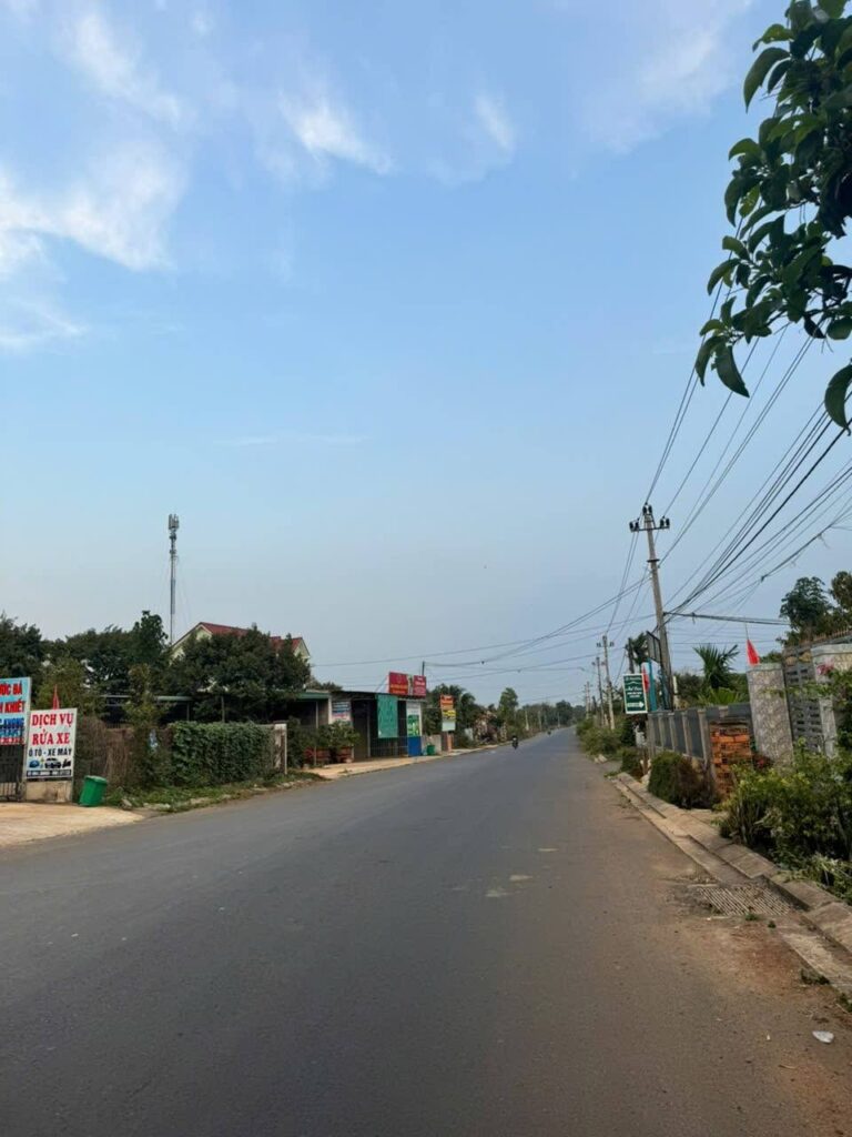 đất nền gần ủy ban tân an